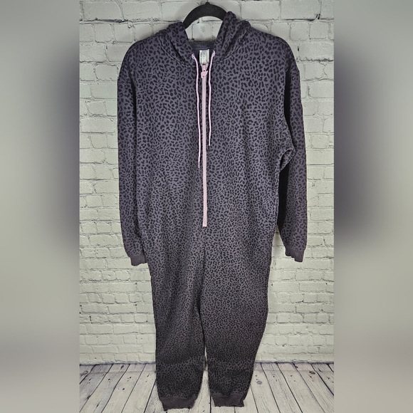 FABLETICS | Forever Fleece hooded cheetah print onsie - Picture 2 of 10